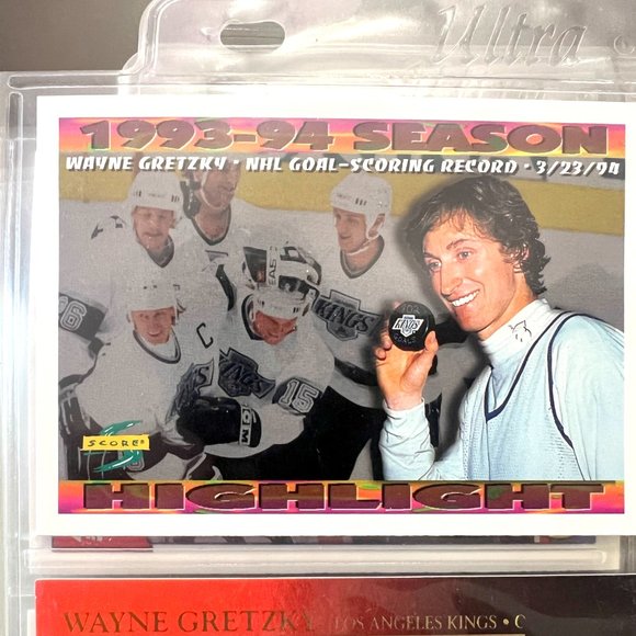 Wayne Gretzky 24 Various NHL Collector Cards 1990 to 1995! - Picture 10 of 16